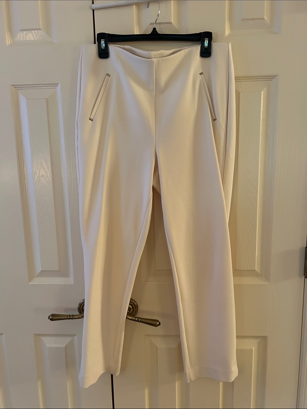 CHICOS winter white Women's Tailored Ponte knit Pant